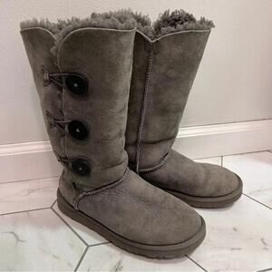 UGG Bailey Button Triplet Gray Boots Size 7
